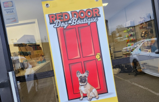Red Door Dog Boutique - front door 20230321_180007
