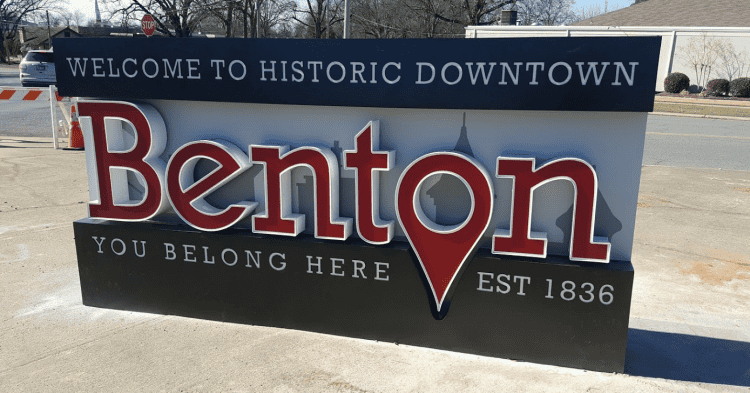 sign-downtown-benton-012717-cu